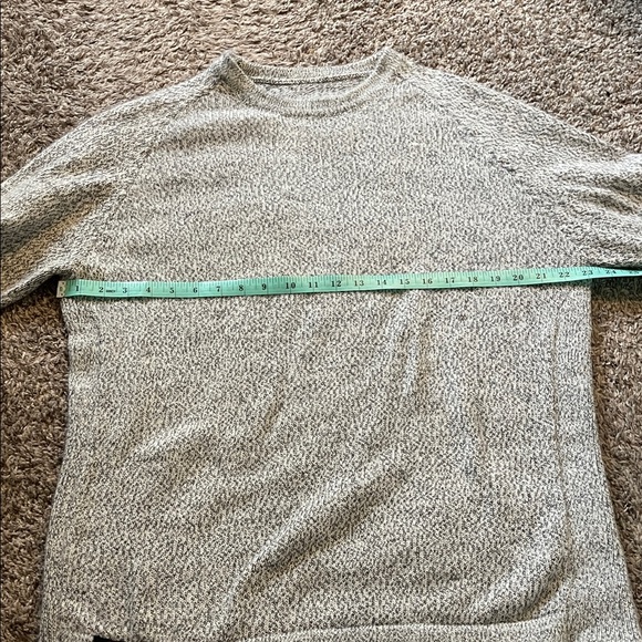 Stylish Gray Crewneck Sweater with Black Detail - Picture 6 of 6